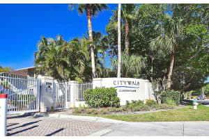 2121 Wood St #201, SARASOTA