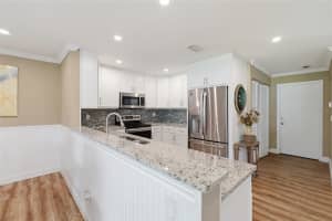 7101 FAIRWAY BEND CIRCLE, SARASOTA, FL 34243 - MLS#MFRA4687945