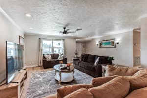 4219 2nd Ave Ne Bradenton, FL 34208 - Off Market