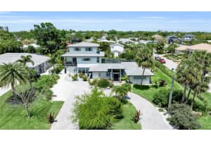 608 Gardenia Dr, VENICE