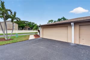 3501 VILLAGE COURT, SARASOTA, FL 34231 - MLS#MFRA4688282