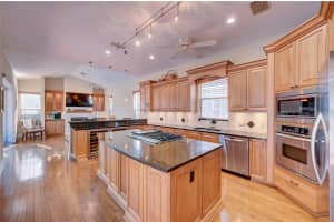 7825 WILTON CRESCENT CIRCLE, UNIVERSITY PARK, FL 34201 - MLS#MFRA4688378