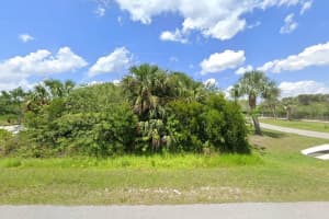 365 41ST AVE NW, NAPLES, FL 34120 - MLS#MFRA4688390