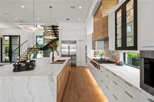 7233 PINE NEEDLE ROAD, SARASOTA, FL 34242 - MLS#MFRA4688394