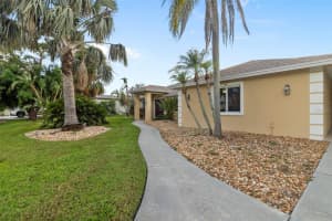 6454 BEECHWOOD AVENUE, SARASOTA, FL 34231 - MLS#MFRA4688435