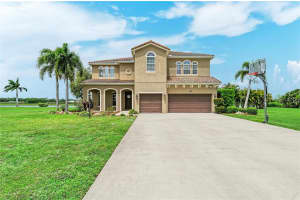 8438 WEBBER ROAD, SARASOTA, FL 34240 - MLS#MFRA4688777