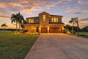 8438 WEBBER ROAD, SARASOTA, FL 34240 - MLS#MFRA4688777