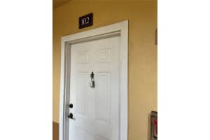 1195 Villagio Cir #102, SARASOTA