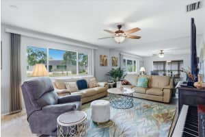 1333 GLEN OAKS DRIVE, SARASOTA, FL 34232 - MLS#MFRA4689392