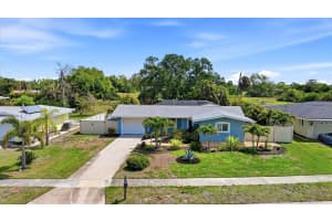 2486 BREAKWATER CIRCLE, SARASOTA, FL 34231 - MLS#MFRA4689678