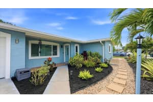 2486 BREAKWATER CIRCLE, SARASOTA, FL 34231 - MLS#MFRA4689678