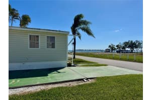 8 6TH STREET, BRADENTON, FL 34210 - MLS#MFRA4689687