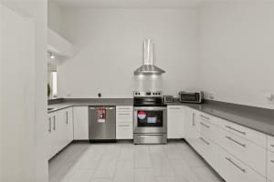 5623 MONTE ROSSO ROAD, SARASOTA, FL 34243 - MLS#MFRA4689751