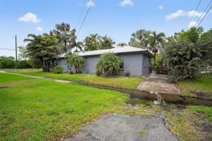 8301 RIVERSIDE DRIVE, ST PETERSBURG, FL 33702 - MLS#MFRA4689754