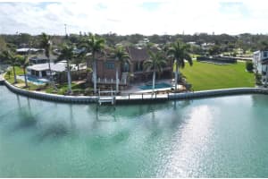 420 PALMETTO CRESCENT, NOKOMIS, FL 34275 - MLS#MFRA4689775