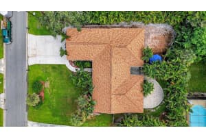 1884 SOUTHPOINTE DRIVE, SARASOTA, FL 34231 - MLS#MFRA4689980