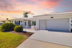 3910 Joyce Dr, BRADENTON