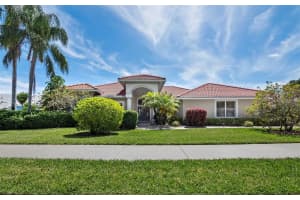 8615 Woodbriar Dr, SARASOTA