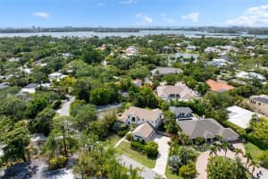 1815 LAKE SHORE DRIVE, SARASOTA, FL 34231 - MLS#MFRA4690123