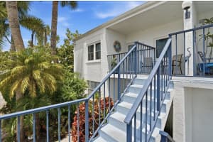 755 VILLAGE CIRCLE, VENICE, FL 34292 - MLS#MFRA4690215