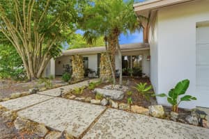 3927 COUNTRY VIEW LANE, SARASOTA, FL 34233 - MLS#MFRA4690240