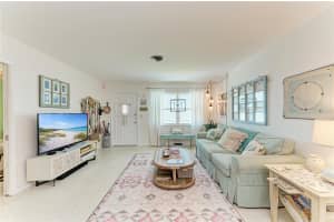 823 BRADENTON ROAD, VENICE, FL 34293 - MLS#MFRA4690379