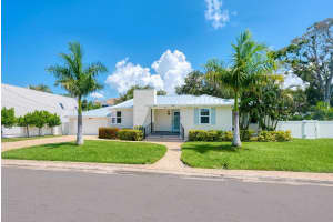 1931 HIGH POINT CIRCLE, SARASOTA, FL 34236 - MLS#MFRA4690458