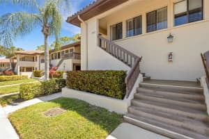 5252 LAKE VILLAGE DRIVE, SARASOTA, FL 34235 - MLS#MFRA4690508