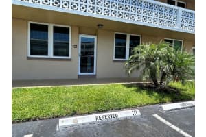 5095 Bay St Ne #111, ST PETERSBURG
