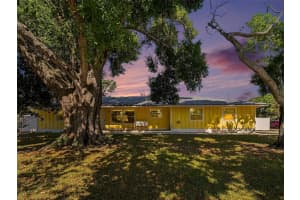 704 LOCKWOOD RIDGE ROAD, SARASOTA, FL 34237 - MLS#MFRA4690645