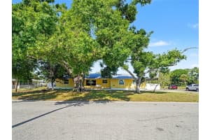 704 LOCKWOOD RIDGE ROAD, SARASOTA, FL 34237 - MLS#MFRA4690645