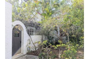 1701 SIESTA DRIVE, SARASOTA, FL 34239 - MLS#MFRA4690810