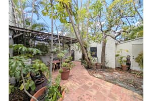 1701 SIESTA DRIVE, SARASOTA, FL 34239 - MLS#MFRA4690810