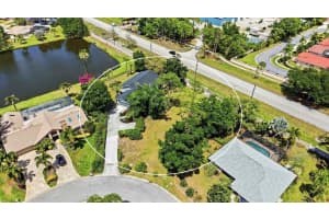 8021 Timber Lake Ln, SARASOTA