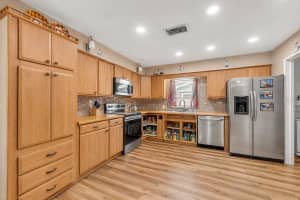 1336 LAKE SHORE BOULEVARD, KISSIMMEE, FL 34744 - MLS#MFRA4691089