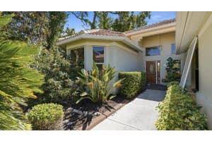 8009 HAMPTON COURT, UNIVERSITY PARK, FL 34201 - MLS#MFRA4691222