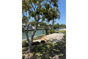 541 De Narvaez Dr, LONGBOAT KEY