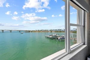 226 GOLDEN GATE POINT, SARASOTA, FL 34236 - MLS#MFRA4691718