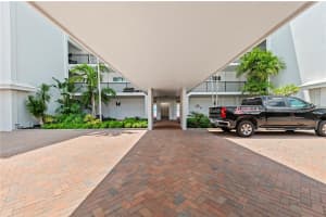 226 GOLDEN GATE POINT, SARASOTA, FL 34236 - MLS#MFRA4691718