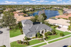 8009 ROYAL BIRKDALE CIRCLE, LAKEWOOD RANCH, FL 34202 - MLS#MFRA4691746