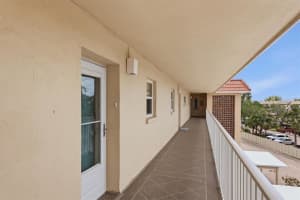 1215 PORTOFINO DRIVE, SARASOTA, FL 34242 - MLS#MFRA4691798
