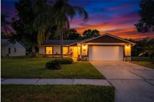 549 Longwood Cir, OLDSMAR