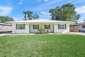 2037 And 2039 Jo An Dr, SARASOTA