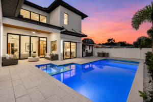 2121 CLEMATIS COURT, SARASOTA, FL 34237 - MLS#MFRA4692569