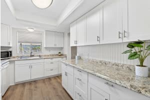 3344 LAKE BAYSHORE DRIVE, BRADENTON, FL 34205 - MLS#MFRA4692772