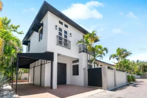 324 SIESTA DRIVE, SARASOTA, FL 34242 - MLS#MFRA4692790