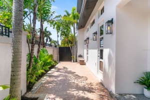 324 SIESTA DRIVE, SARASOTA, FL 34242 - MLS#MFRA4692790