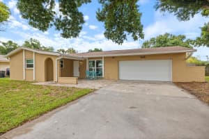 818 PLUM TREE LANE, SARASOTA, FL 34243 - MLS#MFRA4692887