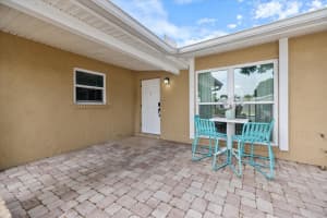 818 PLUM TREE LANE, SARASOTA, FL 34243 - MLS#MFRA4692887
