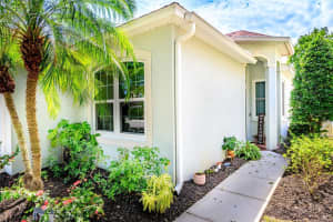 6242 BLUE RUNNER COURT, LAKEWOOD RANCH, FL 34202 - MLS#MFRA4693036